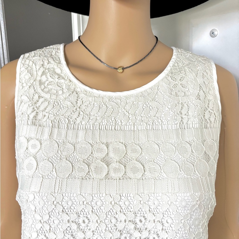 Chico's Cream ivory lace Sleeveless top Blouse size small  used